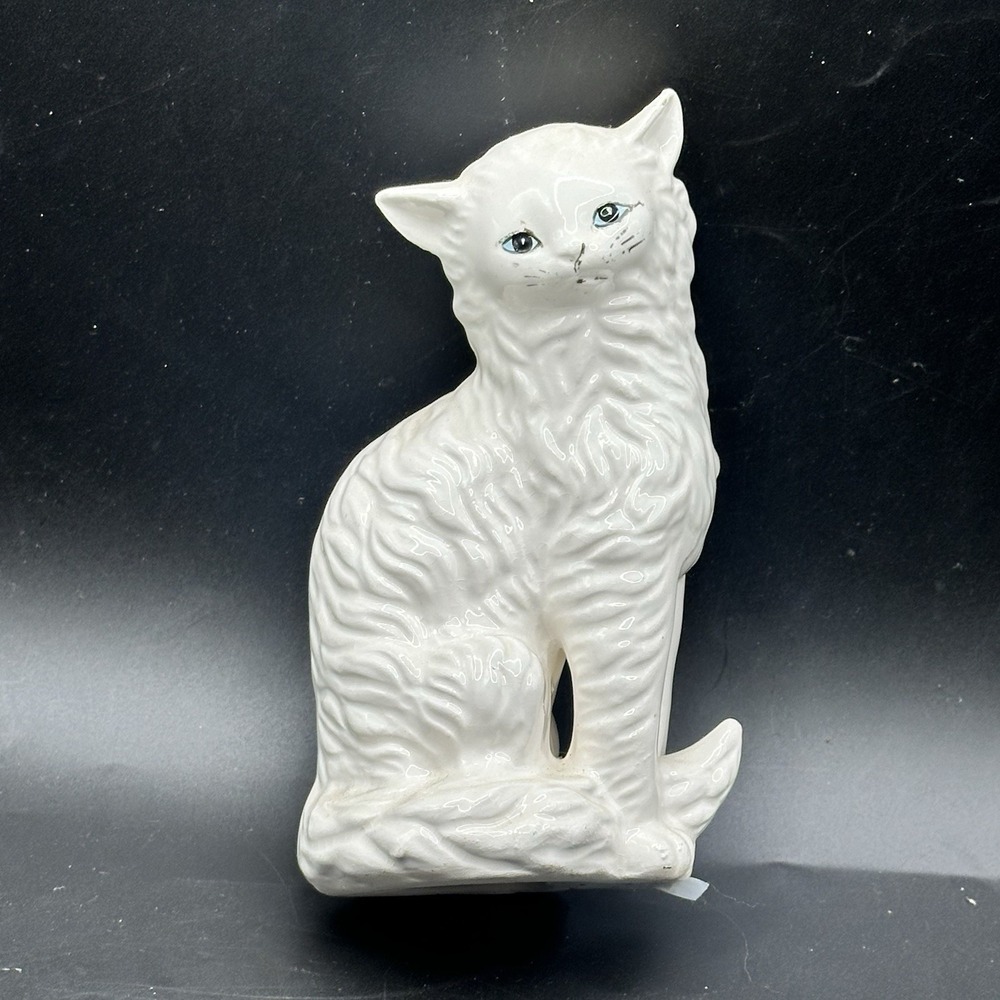 Arnart 5th Avenue Vintage Porcelain White Cat Green Eyes Hand Painted 6.5"